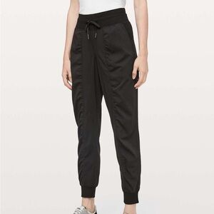 Lululemon Dance Studio Jogger *29"
Black size 2